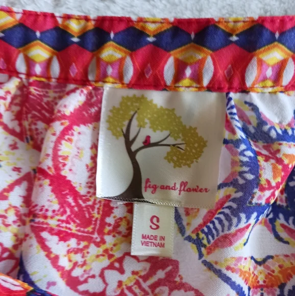 Fig and Flower Anthropologie Blouse Top Size Small Geometric Button V Neck - Picture 6 of 12